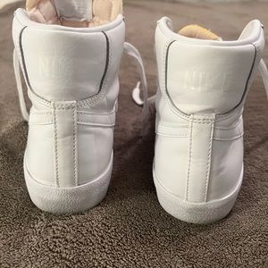 All White Nike Blazers W size 9